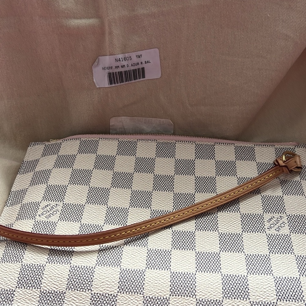 Authentic LV pouchette rose  ballerine interior - Picture 9 of 9